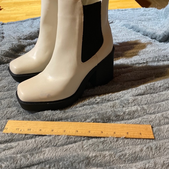 MIA Off-White Ankle Booties - Picture 3 of 9